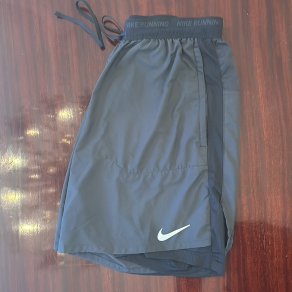 Nike Dri-FIT Stride Men's lined Running Shorts Black Medium - barely Worn! - Picture 4 of 7